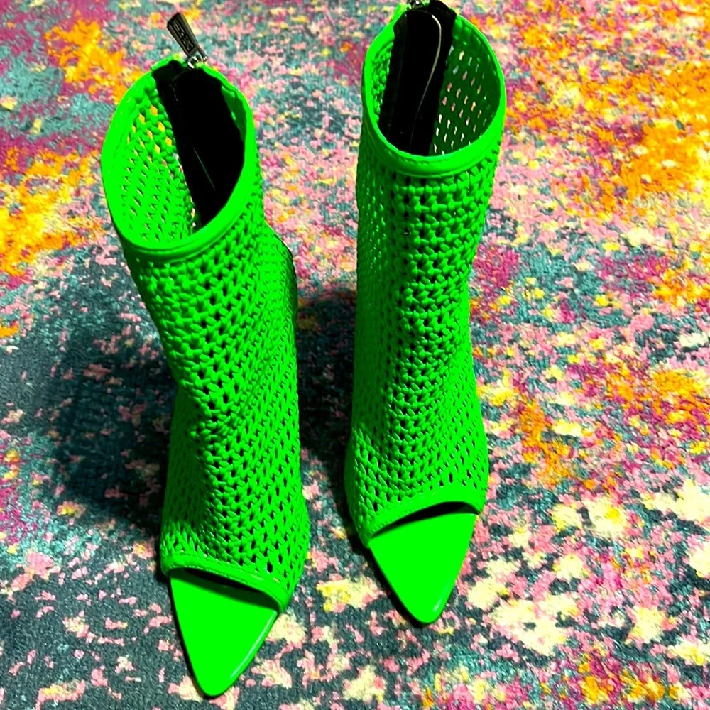 New Cape Robbin NEON GREEN BOOT WOVEN PATTERN HEELS - Picture 12 of 17